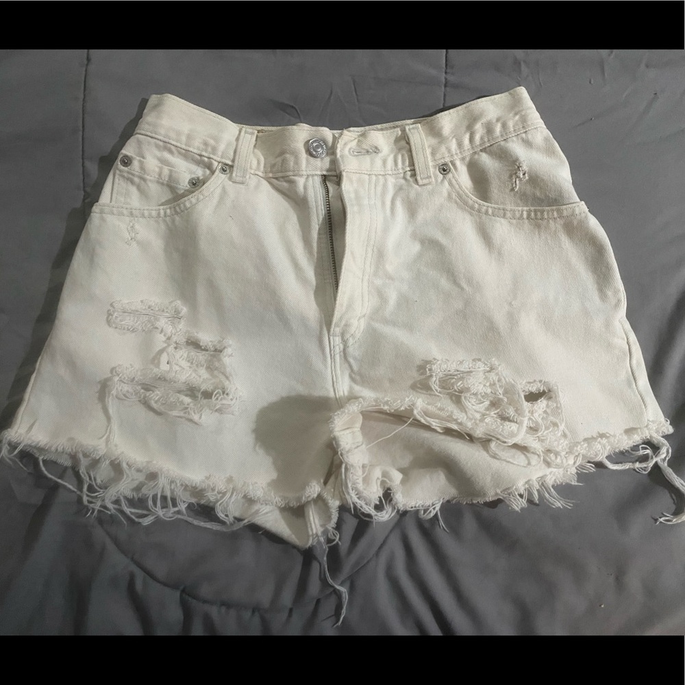 White Jean Relaxed fit 550 Levi shorts - Size 6/M